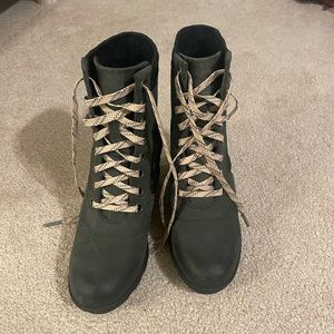 Womens lexie wedge boot NWOT